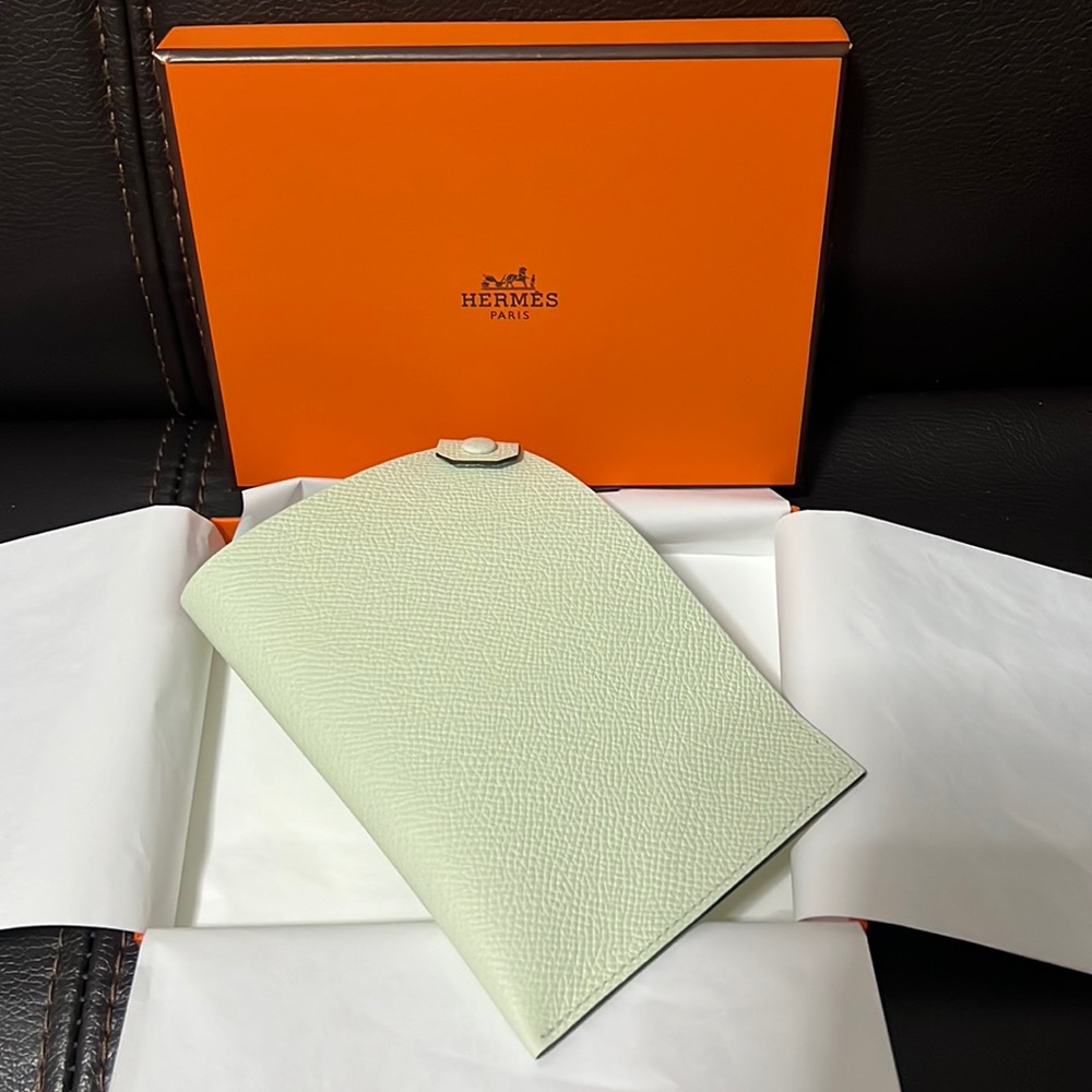 Authentic brand new Hermes passport holder tarmac epsom leather in light lime